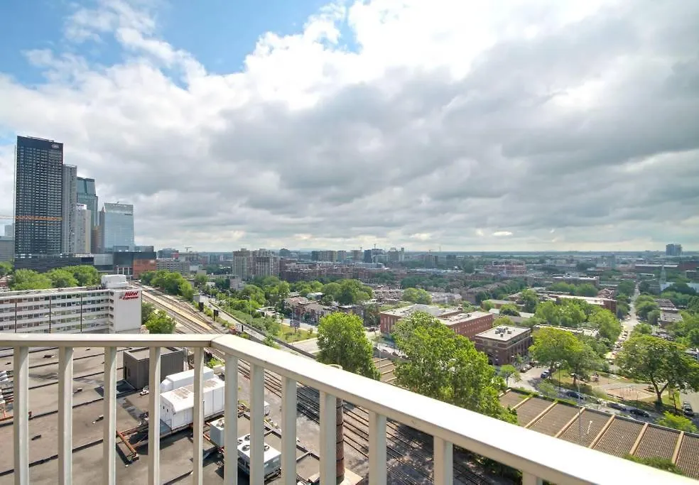 Beautiful Apartment - Gorgeous View Of The City - 7 Minute Walk To Metro - Self Check In Montréal